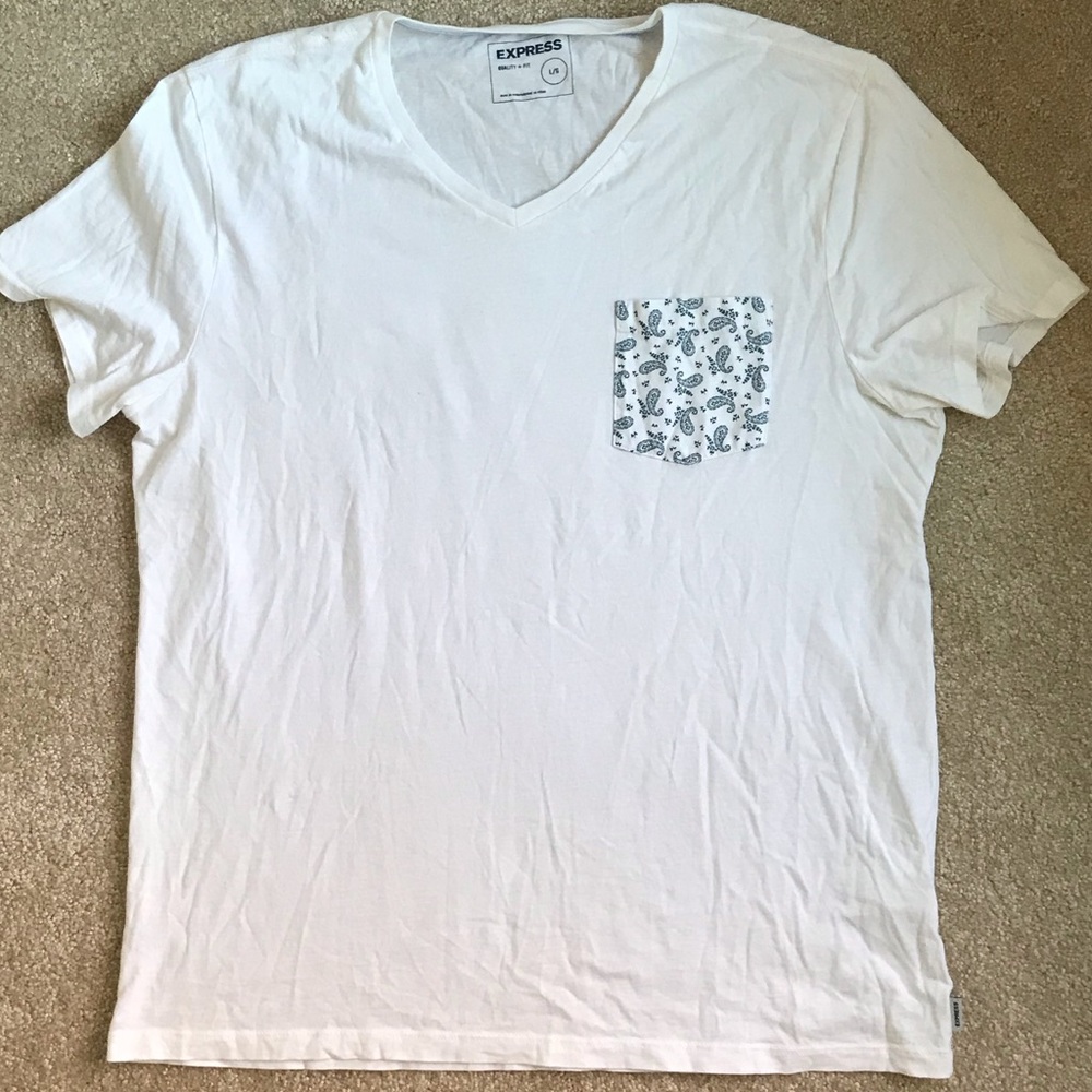 EXPRESS Men’s white graphic pocket shirtsleeve tee